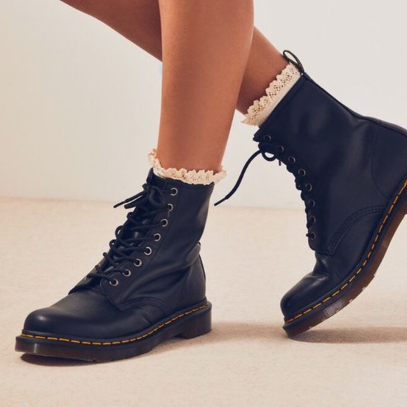 Dr. Martens Shoes - Size 8 Women's Dr. Martens 1460 Pascal Virginia Leather Black Lace Up Boots